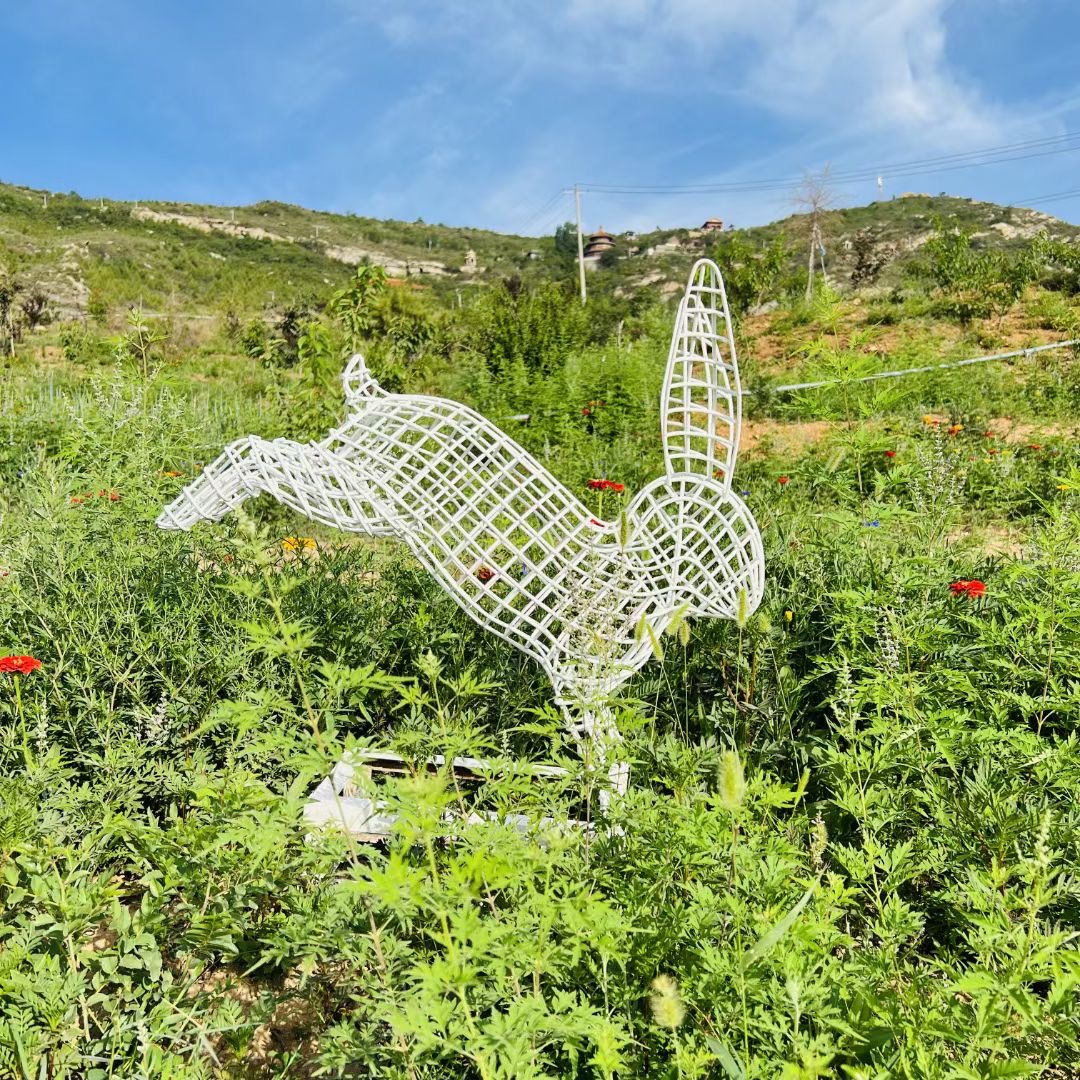 不锈钢丝编织镂空兔子雕塑