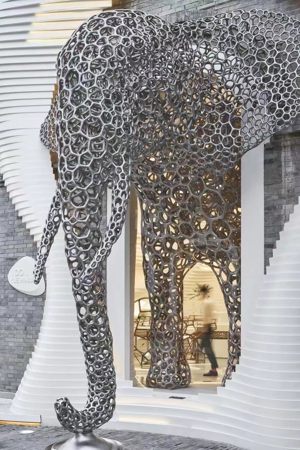 不锈钢镂空大象雕塑厂家