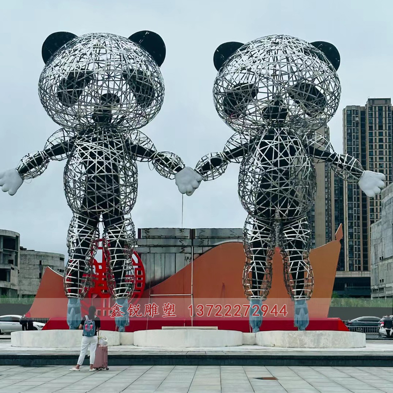 厂家制作不锈钢镂空熊猫雕塑